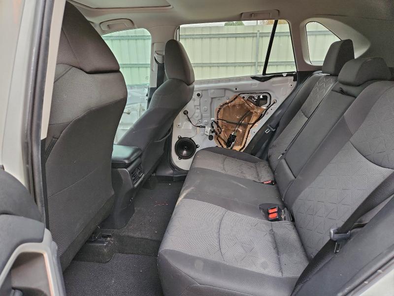 Фото 11 - TOYOTA RAV4