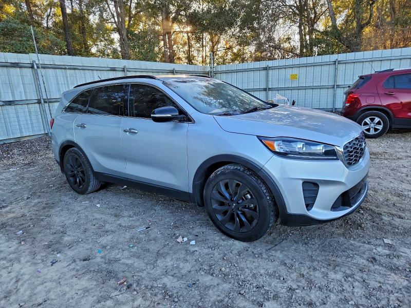 Фото 4 - KIA SORENTO