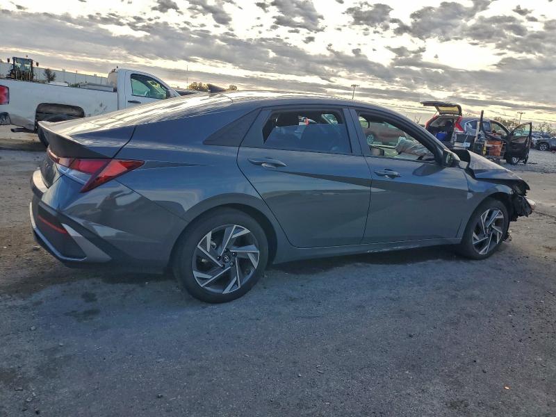 Фото 3 - HYUNDAI ELANTRA