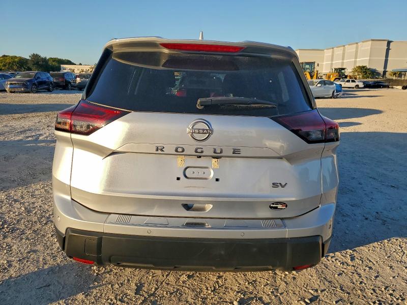 Фото 6 - NISSAN ROGUE