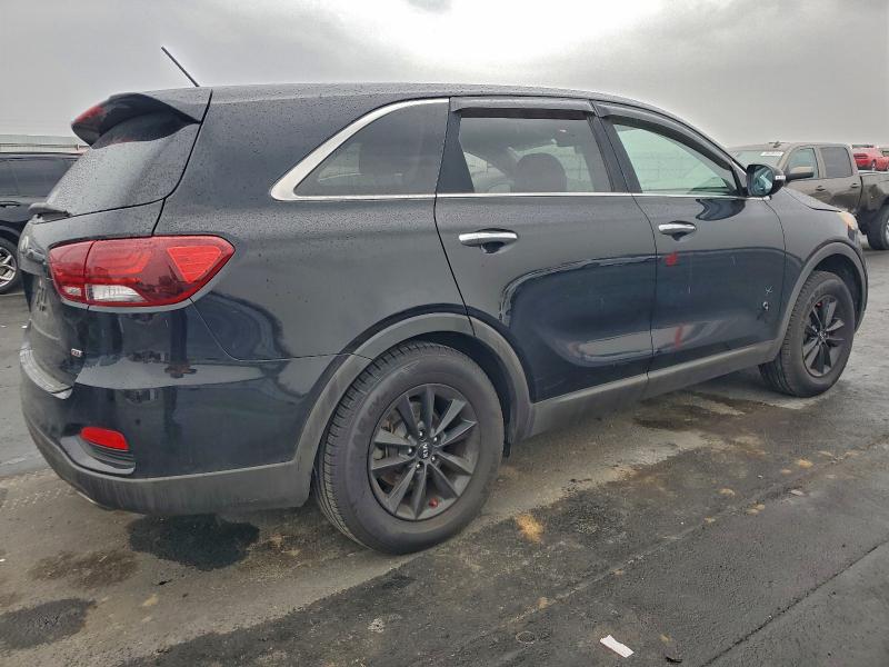 Фото 3 - KIA SORENTO