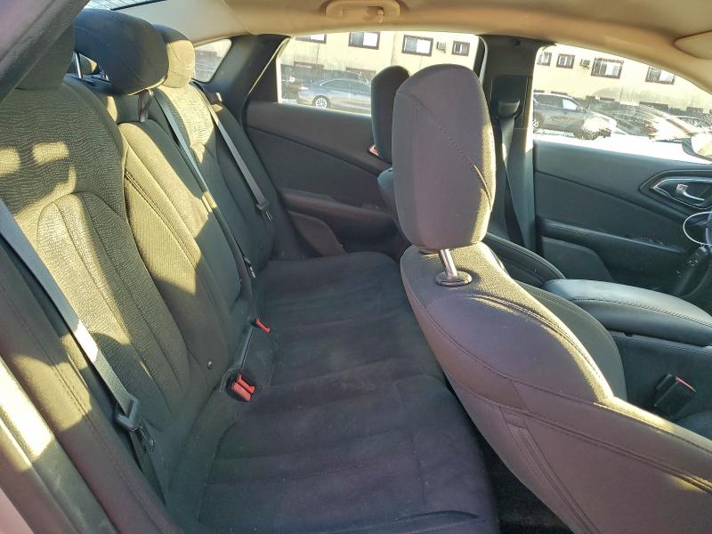 Фото 10 - CHRYSLER 200