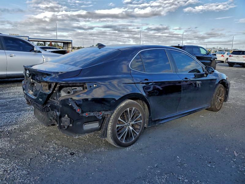 Фото 3 - TOYOTA CAMRY