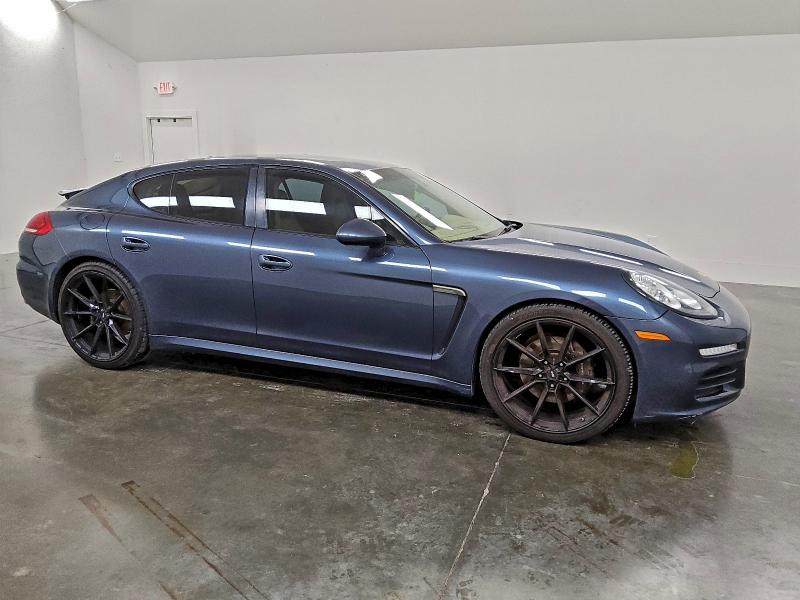 Фото 4 - PORSCHE PANAMERA