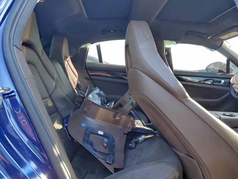 Фото 10 - PORSCHE PANAMERA