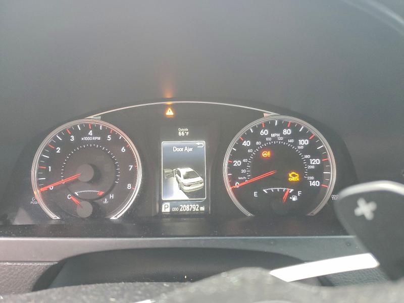 Фото 9 - TOYOTA CAMRY