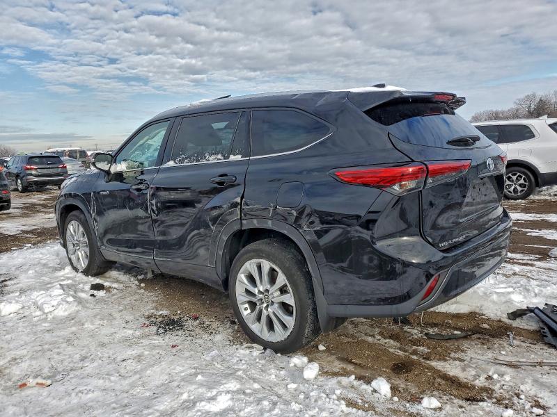 Фото 2 - TOYOTA HIGHLANDER