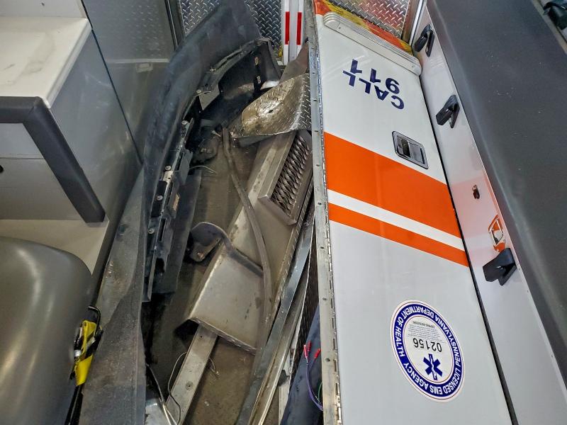 Фото 13 - FORD F550