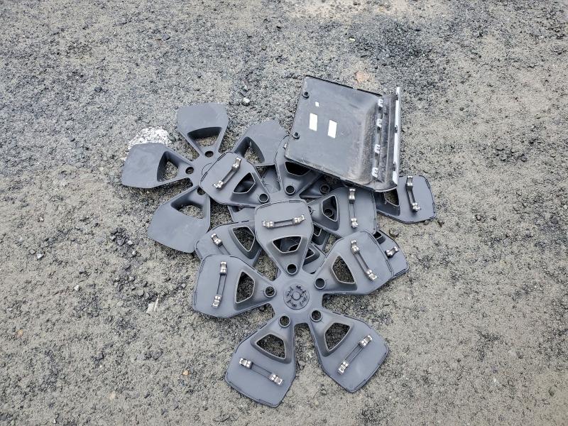 RIVIAN RIT 2022 VIN 7FCTGAAA7NN006923