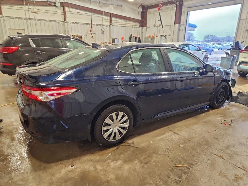 Фото 3 - TOYOTA CAMRY