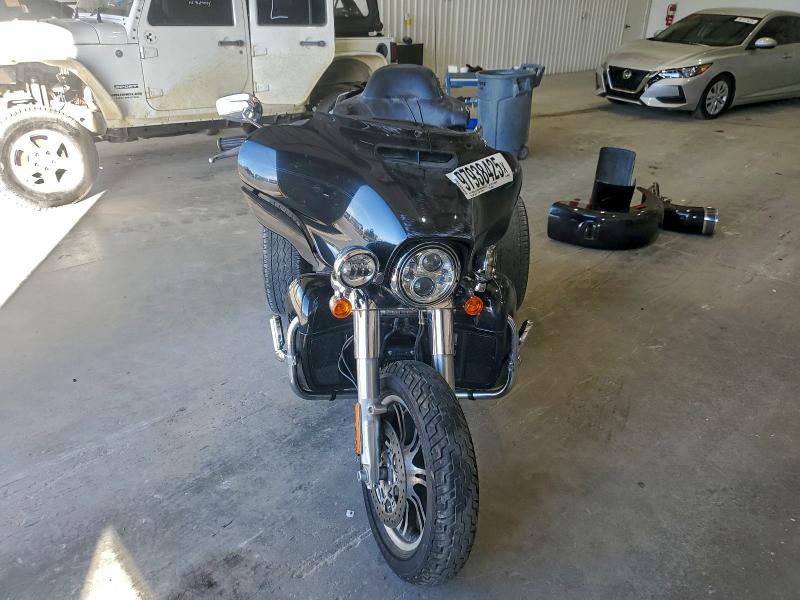 HARLEY-DAVIDSON FL 2018