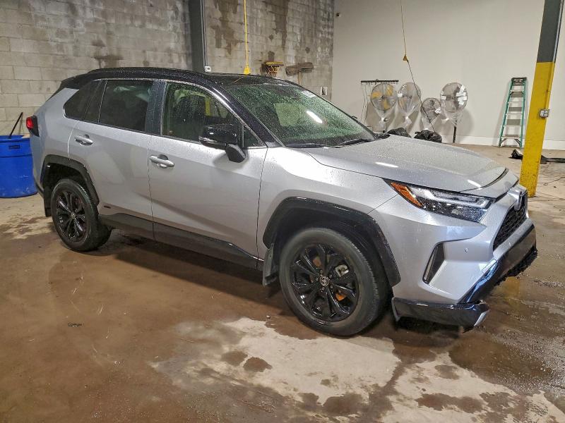 Фото 4 - TOYOTA RAV4