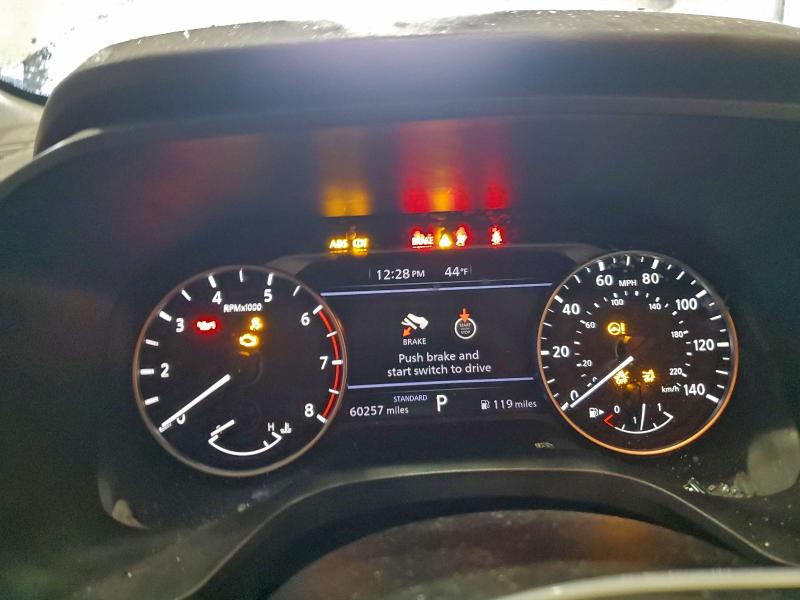 Фото 9 - NISSAN ROGUE