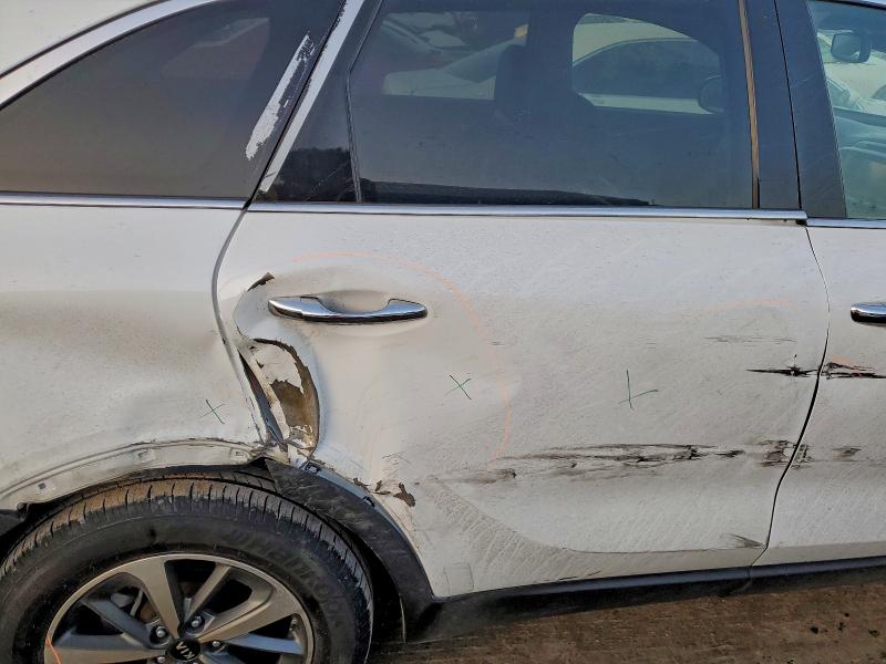 Фото 11 - KIA SORENTO