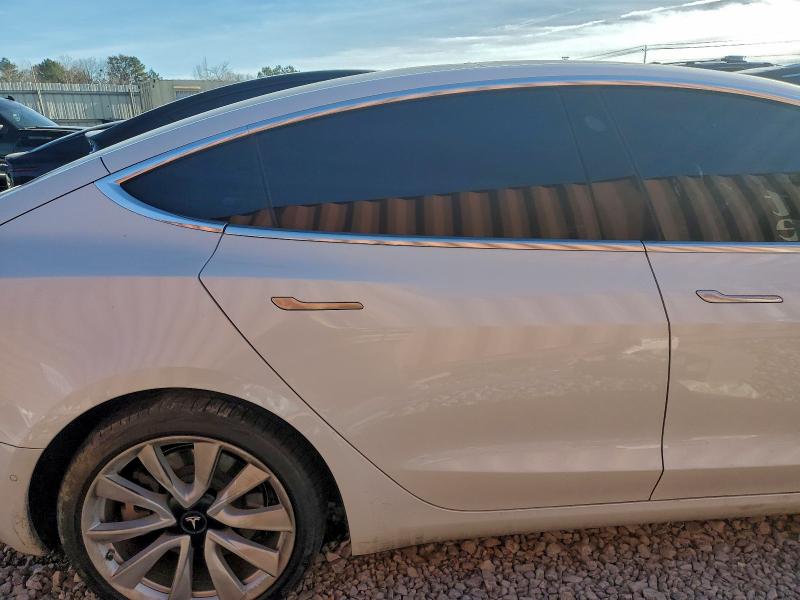 Фото 10 - TESLA MODEL 3