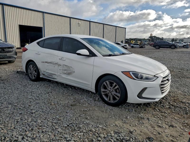 Фото 4 - HYUNDAI ELANTRA