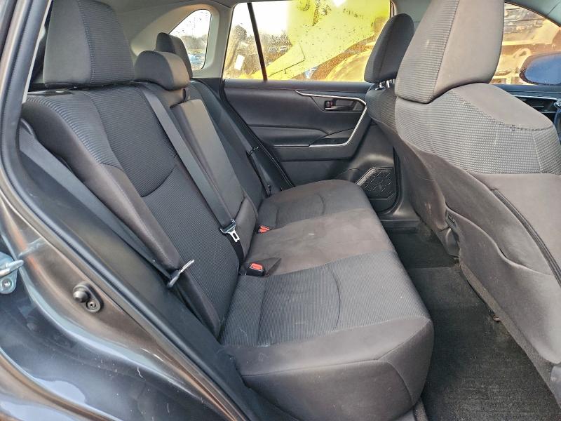 Фото 11 - TOYOTA RAV4