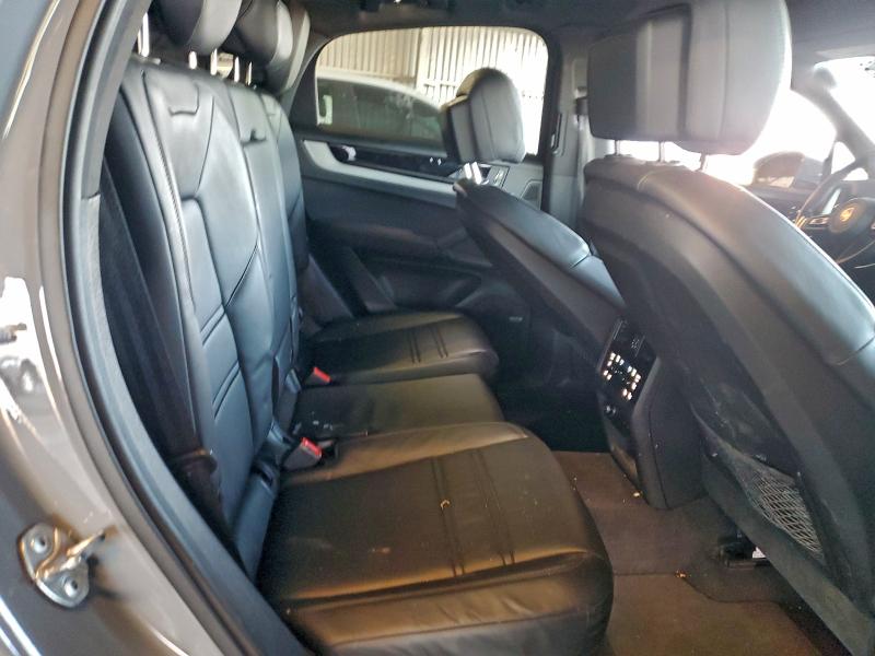 Фото 11 - PORSCHE CAYENNE