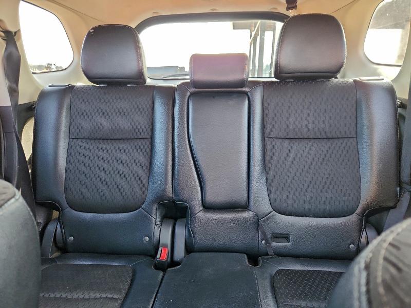 Фото 10 - MITSUBISHI OUTLANDER