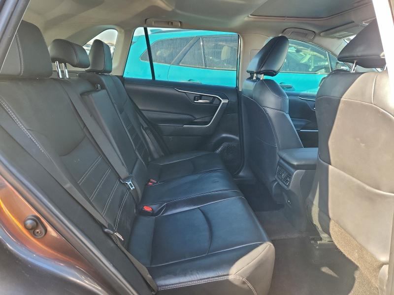 Фото 10 - TOYOTA RAV4