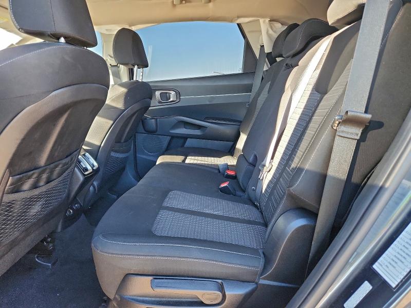 Фото 11 - KIA SORENTO