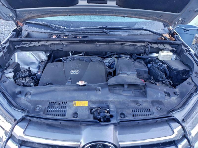 Фото 12 - TOYOTA HIGHLANDER