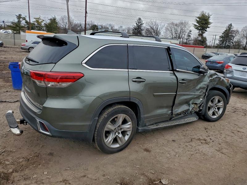 Фото 3 - TOYOTA HIGHLANDER