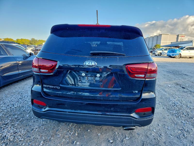 Фото 6 - KIA SORENTO