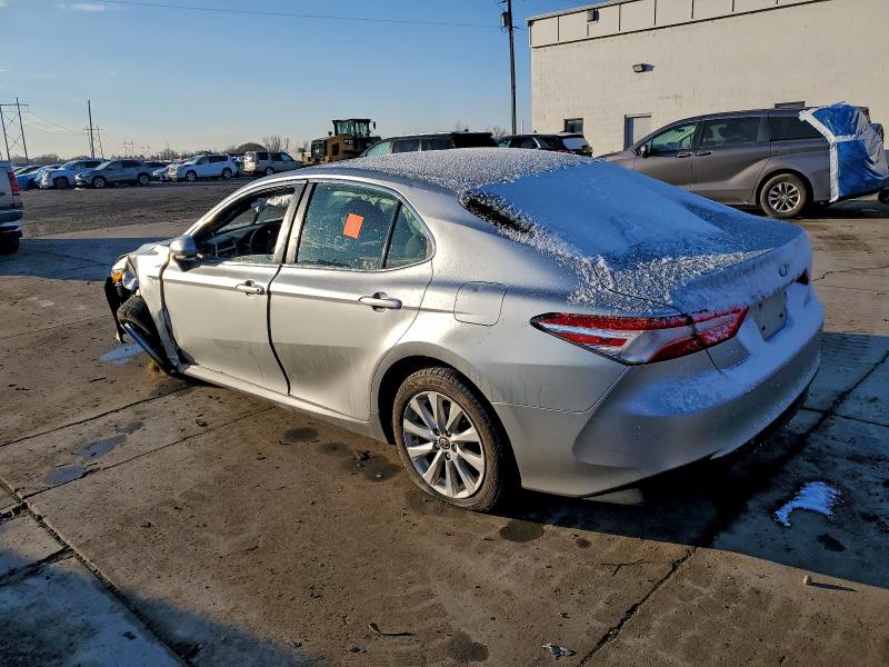 Фото 2 - TOYOTA CAMRY