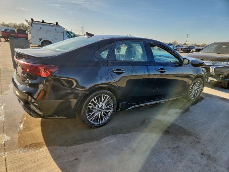 Фото 3 - KIA FORTE