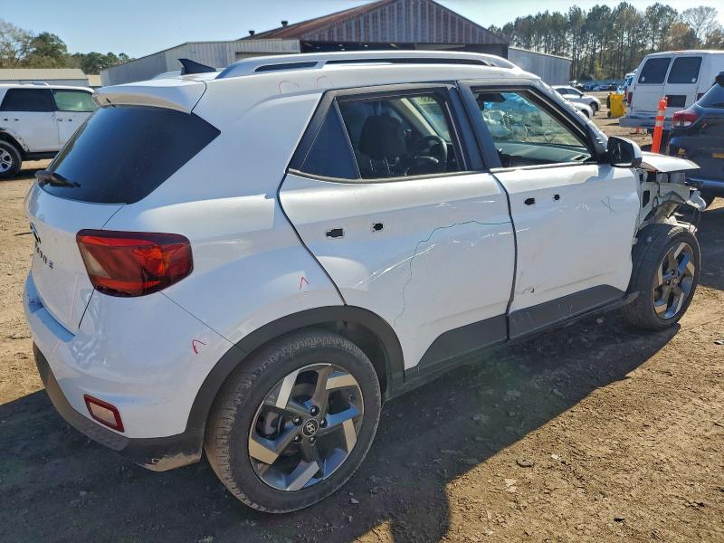 Фото 3 - HYUNDAI VENUE