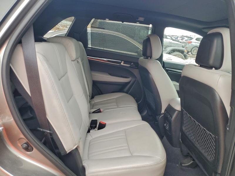 Фото 11 - KIA SORENTO