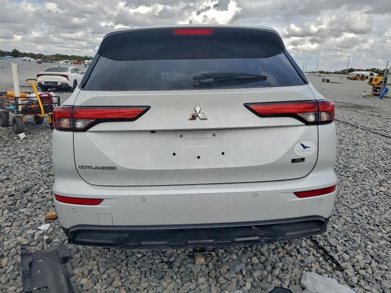 Фото 6 - MITSUBISHI OUTLANDER