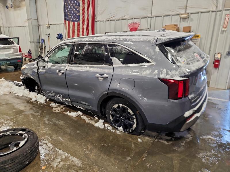 Фото 2 - KIA SORENTO