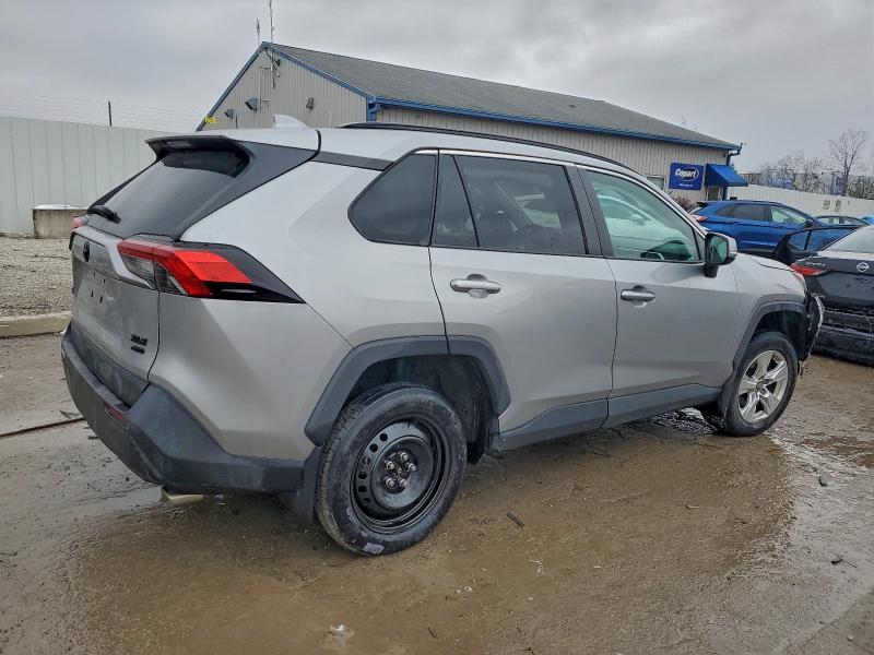 Фото 3 - TOYOTA RAV4