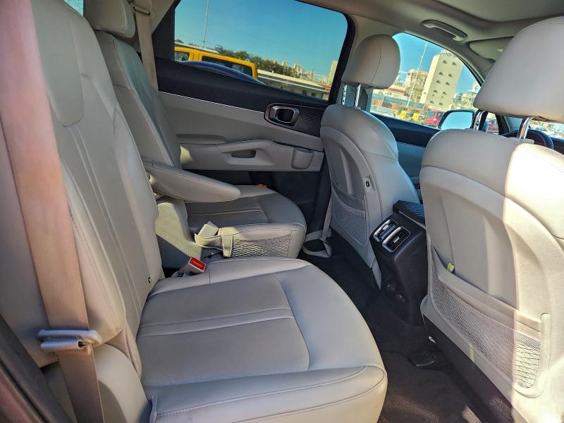 Фото 11 - KIA SORENTO