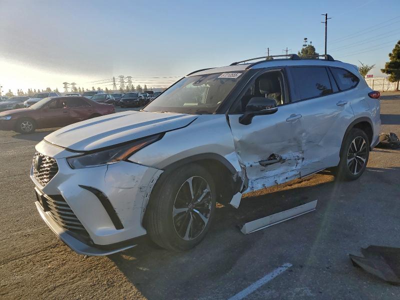 Фото 1 - TOYOTA HIGHLANDER