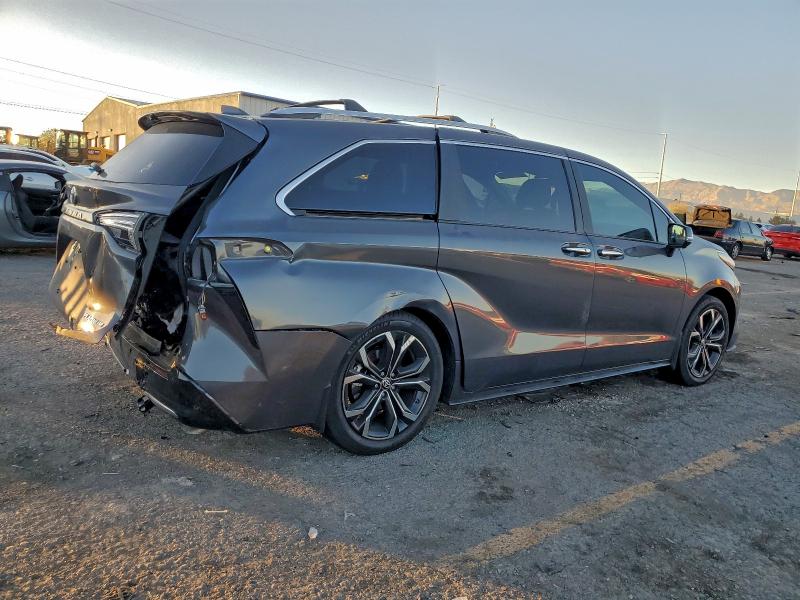 Фото 3 - TOYOTA SIENNA