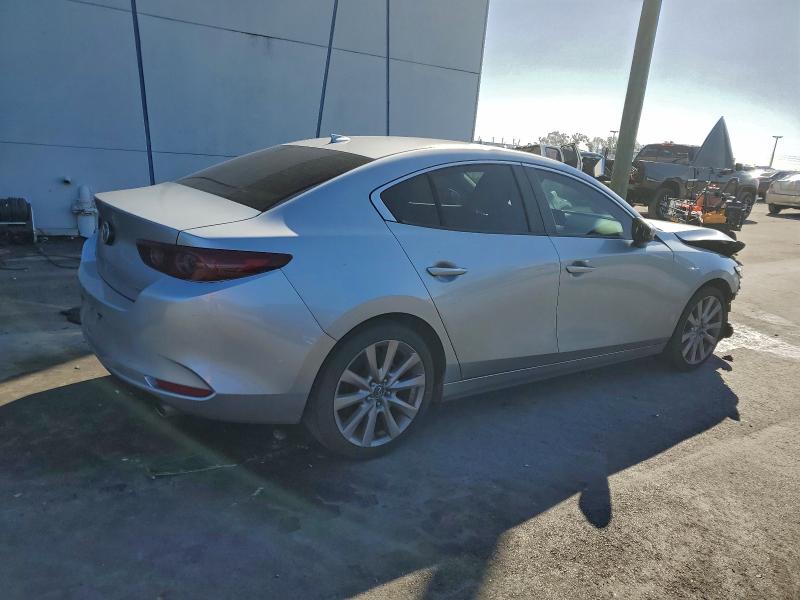 Фото 3 - MAZDA 3