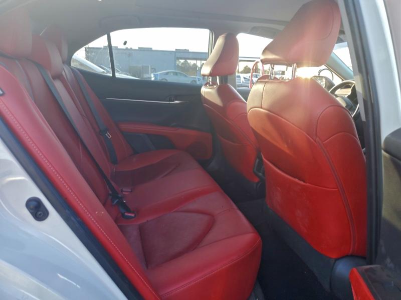 Фото 10 - TOYOTA CAMRY