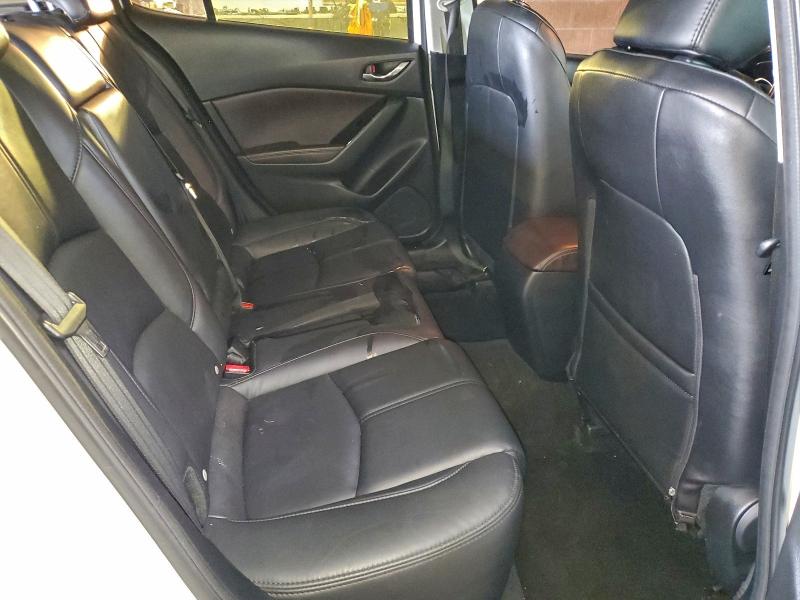 Фото 10 - MAZDA 3