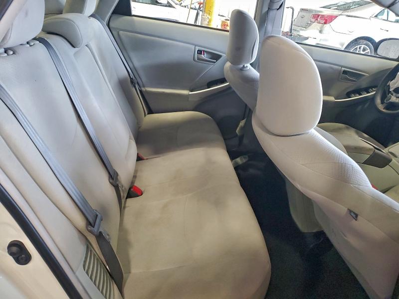 Фото 10 - TOYOTA PRIUS