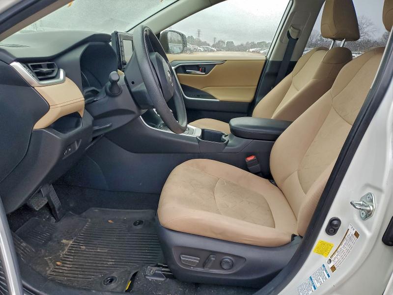 Фото 7 - TOYOTA RAV4