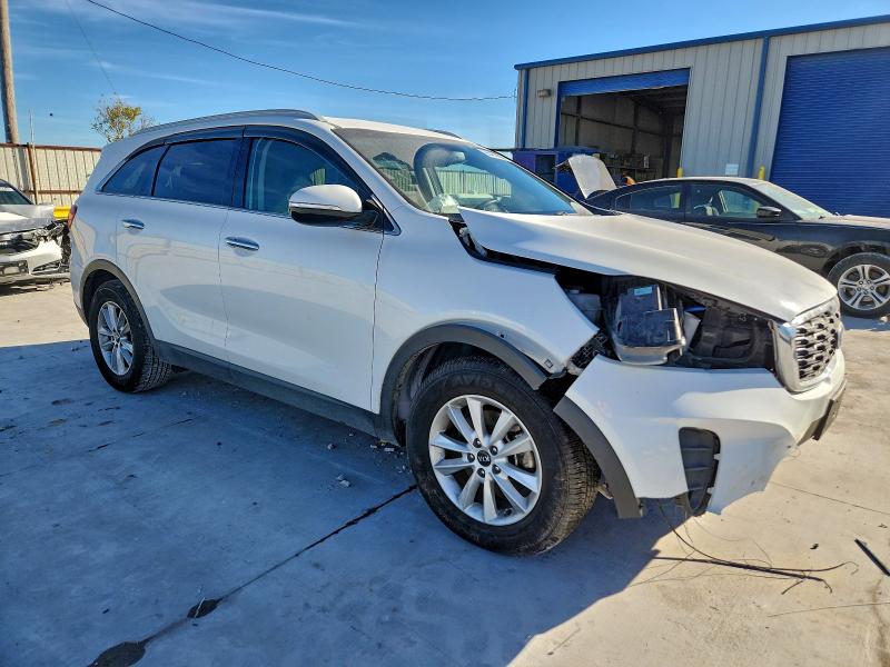 Фото 4 - KIA SORENTO