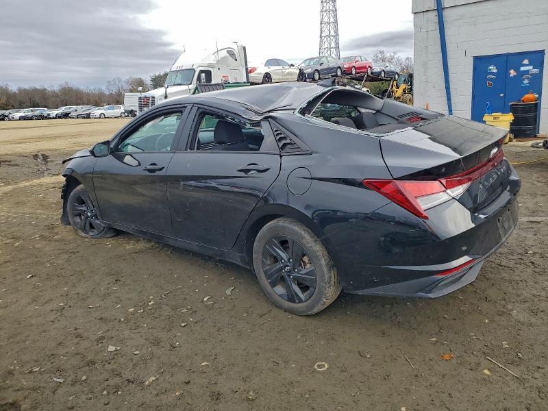 Фото 2 - HYUNDAI ELANTRA