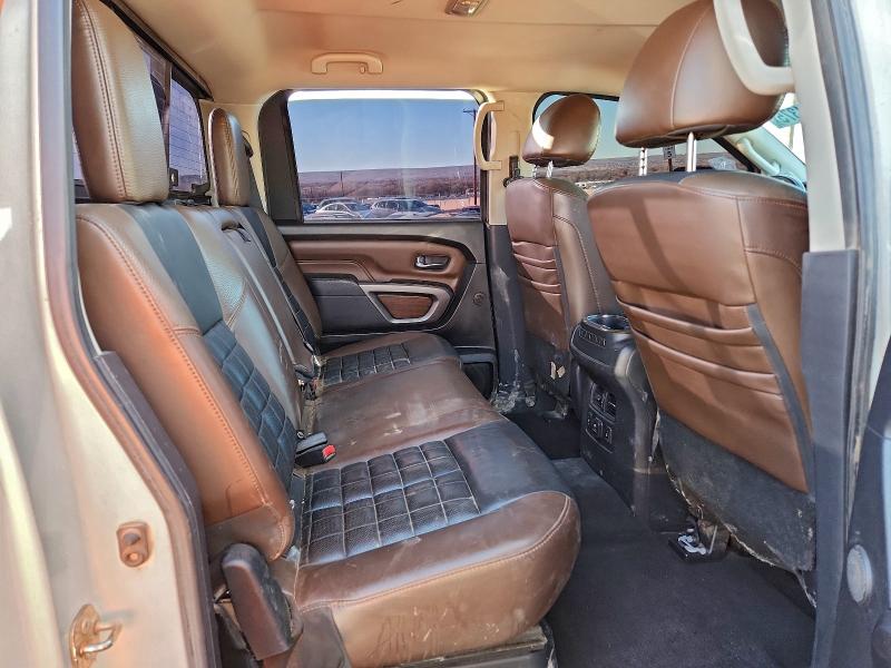 Фото 10 - NISSAN TITAN