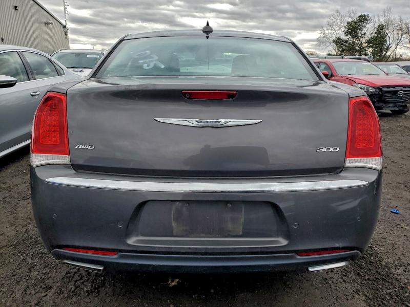 Фото 6 - CHRYSLER 300
