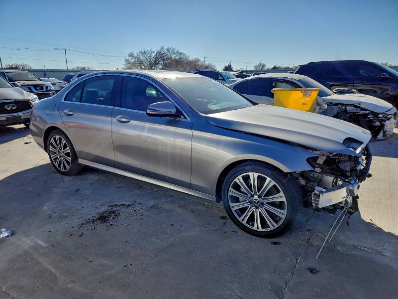 Фото 4 - MERCEDES-BENZ E-CLASS