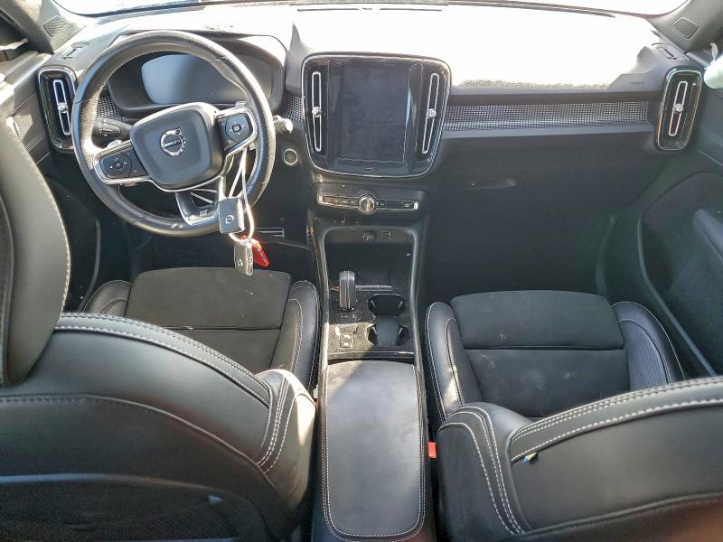 Фото 8 - VOLVO XC40