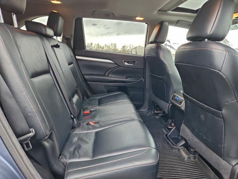 Фото 10 - TOYOTA HIGHLANDER